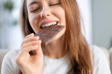 【汚肌注意】チョコレートはニキビの原因？チョコレートのメリットとデメリット